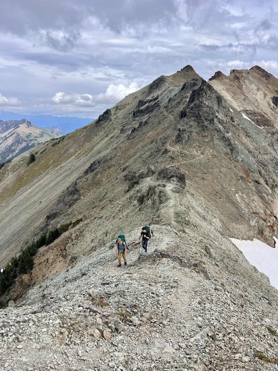 Backpacking Goat Rocks Wilderness: A One-Week Loop Itinerary - Going on ...